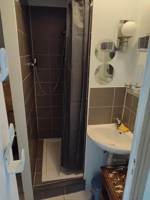 Salle de bains dans l'établissement F3, 3 pers - proche centre historique