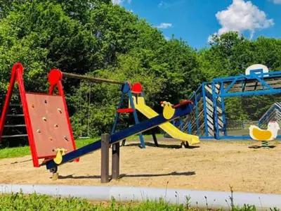 Aire de jeux pour enfants de l'établissement Le Lac Bleu nr 33