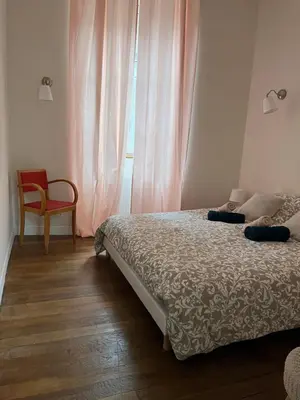 Un ou plusieurs lits dans un hébergement de l'établissement La Villa Louana 3 Appartement 60m2 ,élégance et indépendance cœur de ville