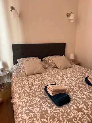 Un ou plusieurs lits dans un hébergement de l'établissement La Villa Louana 3 Appartement 60m2 ,élégance et indépendance cœur de ville
