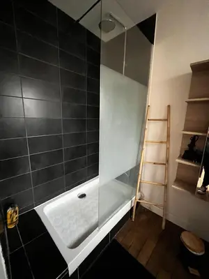 Salle de bains dans l'établissement La Villa Louana 3 Appartement 60m2 ,élégance et indépendance cœur de ville