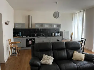 Cuisine ou kitchenette dans l'établissement La Villa Louana 3 Appartement 60m2 ,élégance et indépendance cœur de ville