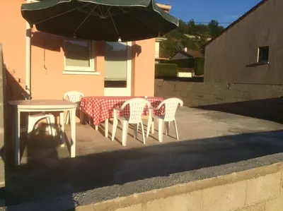 Balcon ou terrasse dans l'établissement Le Coin Tranquille au pied du Puy de Dôme
