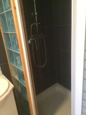 Salle de bains dans l'établissement Le Coin Tranquille au pied du Puy de Dôme