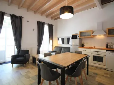 Cuisine ou kitchenette dans l'établissement T3 Duplex au Centre du Mont-Dore avec Wifi, 5 Pers. - FR-1-608-217