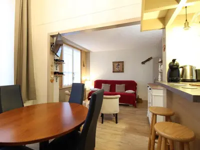 Coin salon dans l'établissement Appartement T2 bis cosy avec Wi-Fi, 100m du centre, 6 pers., cave ski & vélos - FR-1-608-214