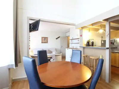 Cuisine ou kitchenette dans l'établissement Appartement T2 bis cosy avec Wi-Fi, 100m du centre, 6 pers., cave ski & vélos - FR-1-608-214