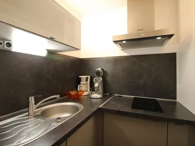 Cuisine ou kitchenette dans l'établissement T2 agréable avec parking, proche centre - FR-1-608-215