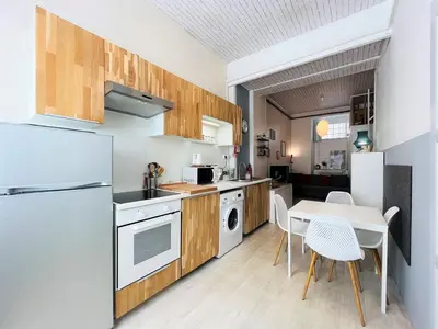 Cuisine ou kitchenette dans l'établissement T2 Confortable Centre Mont-Dore avec WiFi - FR-1-608-221