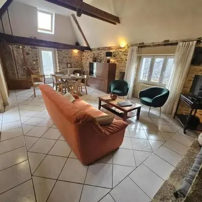 Maison spacieuse en Dordogne avec terrasse et jardin