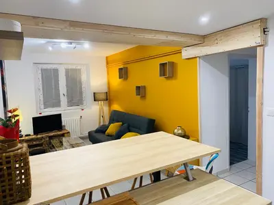 Coin salon dans l'établissement Logement de 40m2 de plein pieds dans une maison avec parking et terrasse