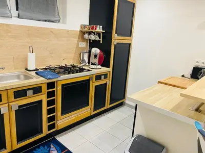 Cuisine ou kitchenette dans l'établissement Logement de 40m2 de plein pieds dans une maison avec parking et terrasse