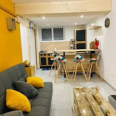 Logement de 40m2 de plein pieds dans une maison avec parking et terrasse