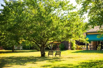 Jardin de l'établissement Le Bon Chemin gite