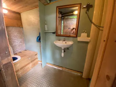 Salle de bains dans l'établissement le bon chemin roulotte