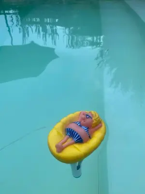 Piscine de l'établissement le bon chemin roulotte ou située à proximité