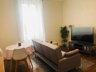 Télévision ou salle de divertissement dans l'établissement Appartement T2 proche gare - DABNB