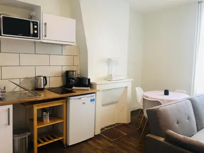 Cuisine ou kitchenette dans l'établissement Appartement T2 proche gare - DABNB