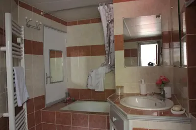 Salle de bains dans l'établissement gite de la rue droite
