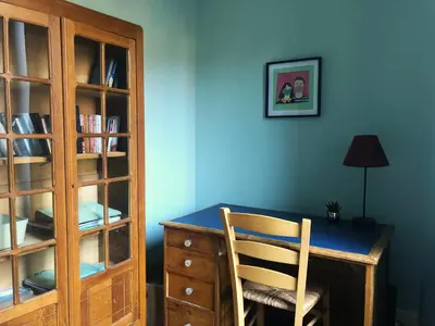 Bibliothèque dans l'appartement