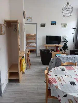 Télévision ou salle de divertissement dans l'établissement LA VOLIERE des PICS