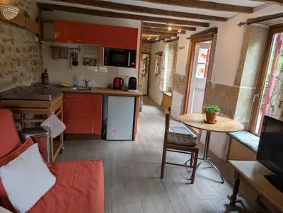 Cuisine ou kitchenette dans l'établissement Gîte rustique au cœur de la nature