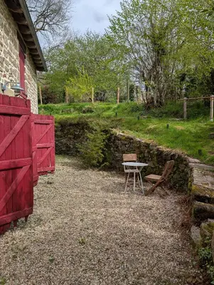 Jardin de l'établissement Gîte rustique au cœur de la nature