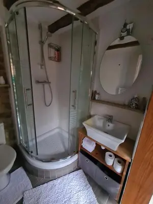 Salle de bains dans l'établissement Gîte rustique au cœur de la nature