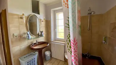Salle de bains dans l'établissement Plaisir d eau gite avec piscine couverte chauffée 28 degré Padirac rocamadour
