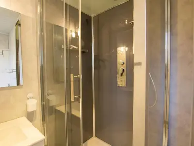 Salle de bains dans l'établissement Gîte rural avec spa, animaux acceptés et parking - FR-1-616-246