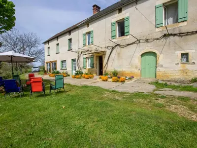 Jardin de l'établissement Gîte rural avec spa, animaux acceptés et parking - FR-1-616-246