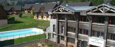 Piscine de l'établissement Grand studio 6 pers. Super Besse, Résidence *** ou située à proximité