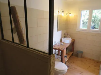 Salle de bains dans l'établissement La Demeure de Cyr