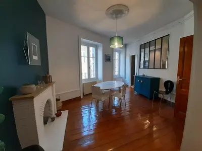 Coin salon dans l'établissement Tulle Centre : grand et bel appartement