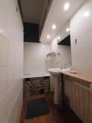 Salle de bains dans l'établissement Tulle Centre : grand et bel appartement