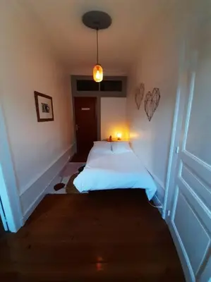 Un ou plusieurs lits dans un hébergement de l'établissement Tulle Centre : grand et bel appartement