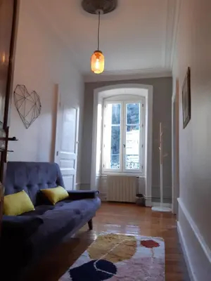 Coin salon dans l'établissement Tulle Centre : grand et bel appartement