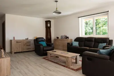 Coin salon dans l'établissement Villa neuve avec piscine 6 personnes en limousin