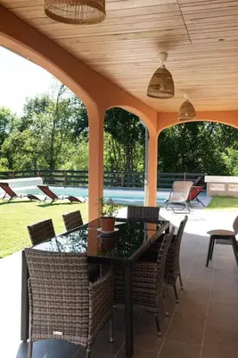 Jardin de l'établissement Villa neuve avec piscine 6 personnes en limousin