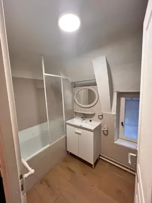 Salle de bains dans l'établissement Appartement Duplex avec Wifi proche du centre