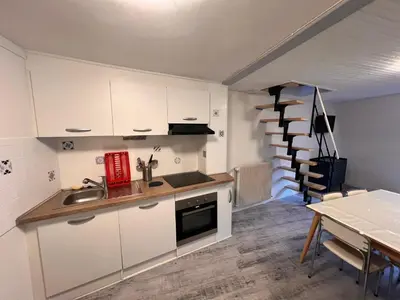 Cuisine ou kitchenette dans l'établissement Appartement Duplex avec Wifi proche du centre
