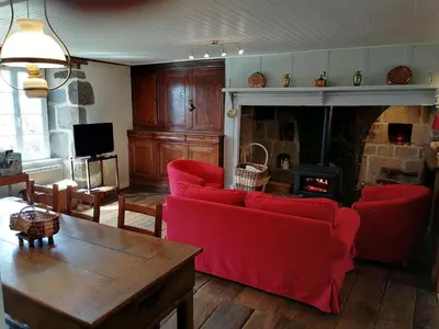 Télévision ou salle de divertissement dans l'établissement Gîte du Bosquet Pays de Salers Cantal