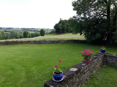 Jardin de l'établissement Gîte du Bosquet Pays de Salers Cantal