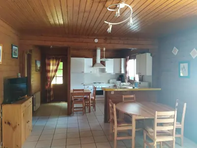 Cuisine ou kitchenette dans l'établissement Chalet bois