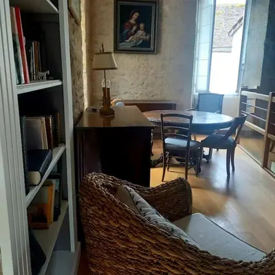 Coin salon dans l'établissement Maison du XVème au cœur du village médiéval