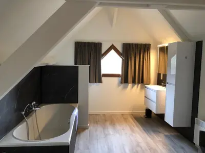 Salle de bains dans l'établissement Le Lac Bleu huis 17