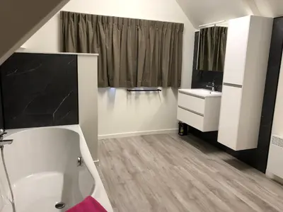 Salle de bains dans l'établissement Le Lac Bleu huis 17