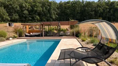 Piscine de l'établissement Ferme des Petites Oreilles 4 étoiles ou située à proximité