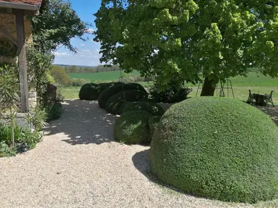 Jardin de l'établissement Gite de la Tuilière