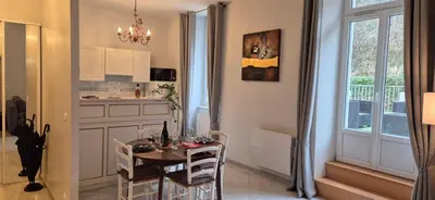 Cuisine ou kitchenette dans l'établissement St Nectaire- Appartement Terrasse Privée- 4 personnes